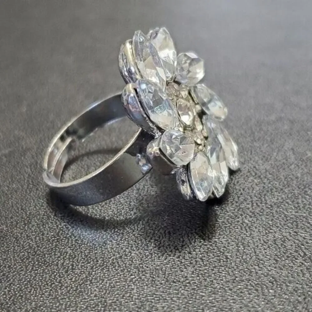 Silver tone clear rhinestone flower ring